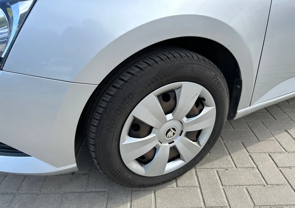 Skoda Fabia cena 33600 przebieg: 52000, rok produkcji 2017 z Działoszyn małe 596